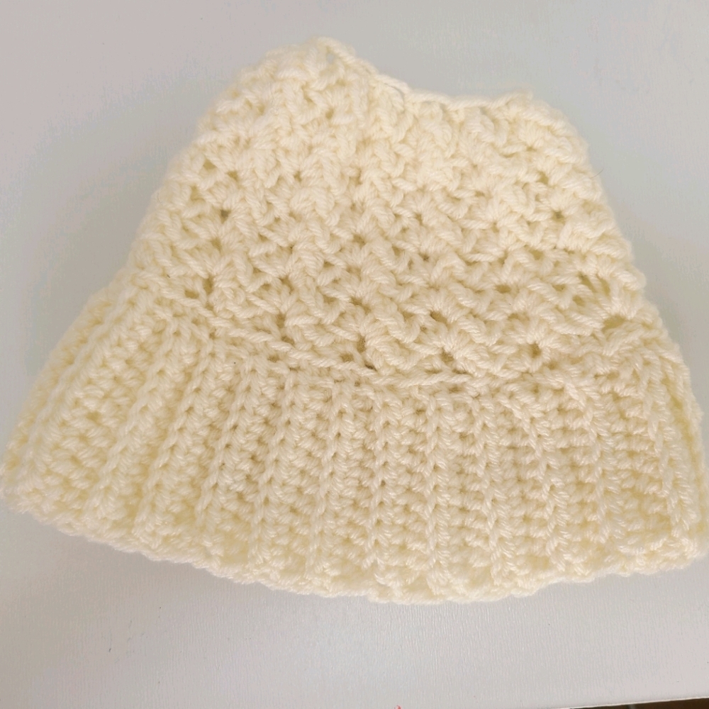 Messy Bun Beanie cream crocheted